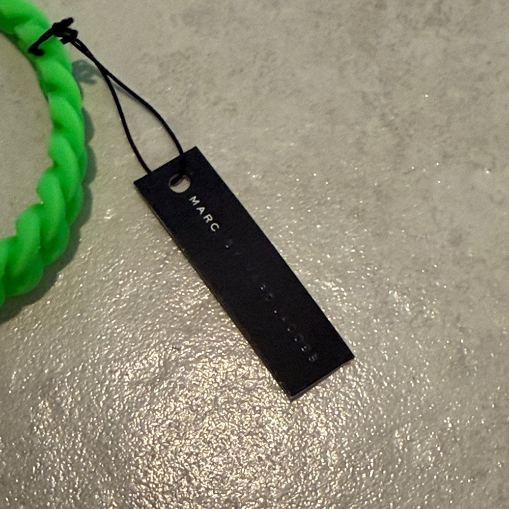 NWT!  Marc Jacobs Vibrant Green Twisted Bracelet - Picture 2 of 5